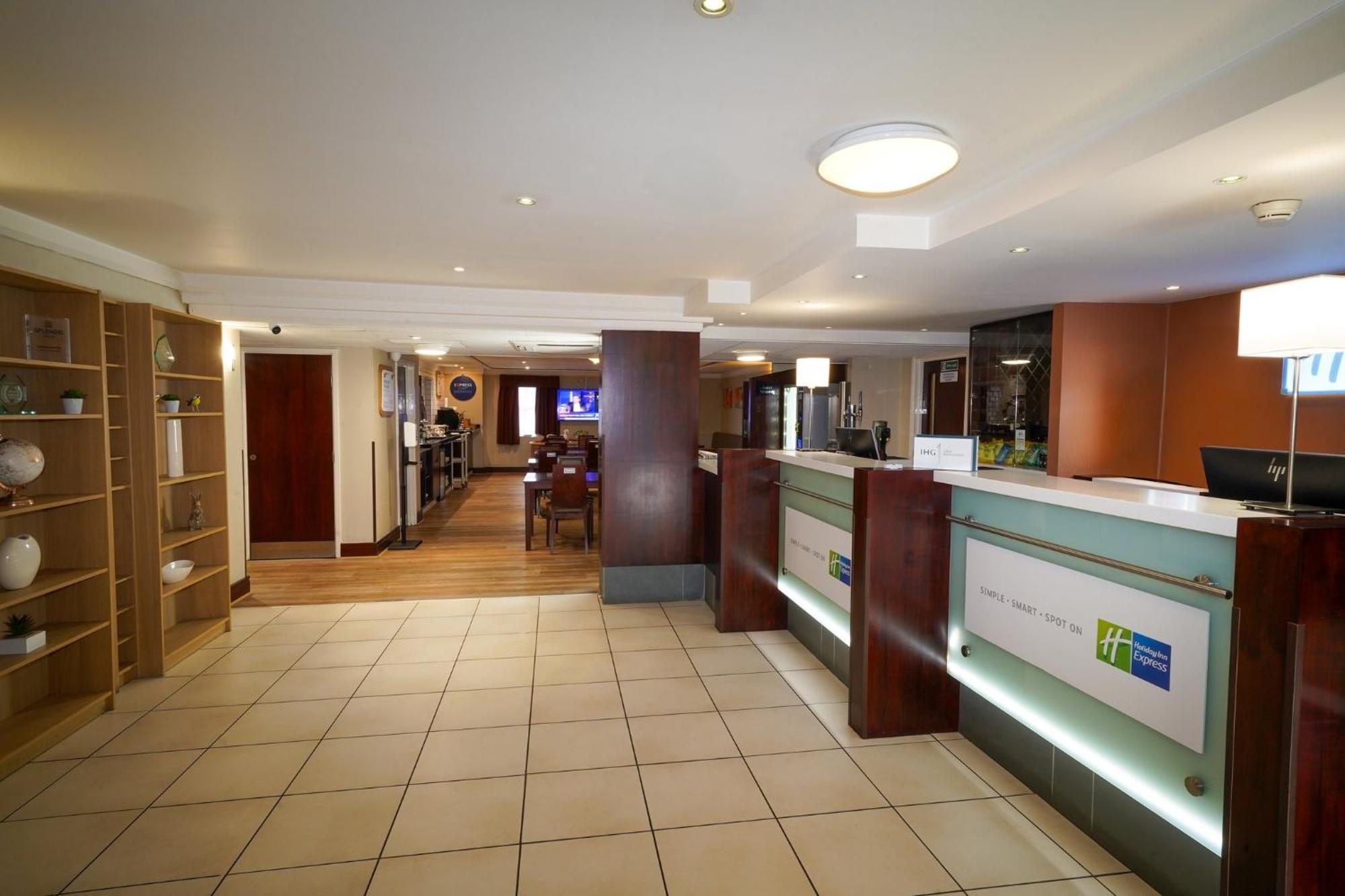 Holiday Inn Express Glenrothes By Ihg Eksteriør billede