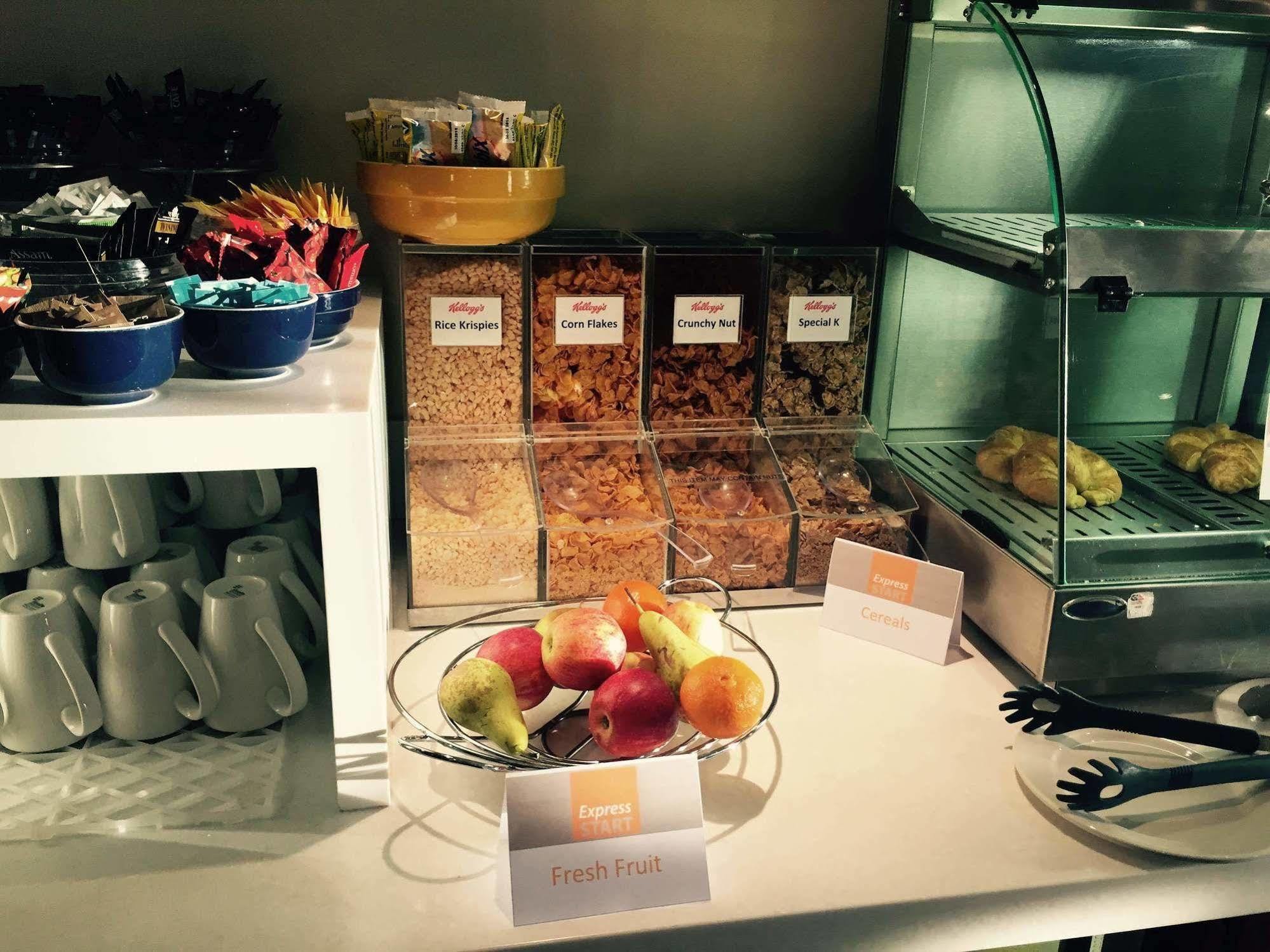 Holiday Inn Express Glenrothes By Ihg Eksteriør billede