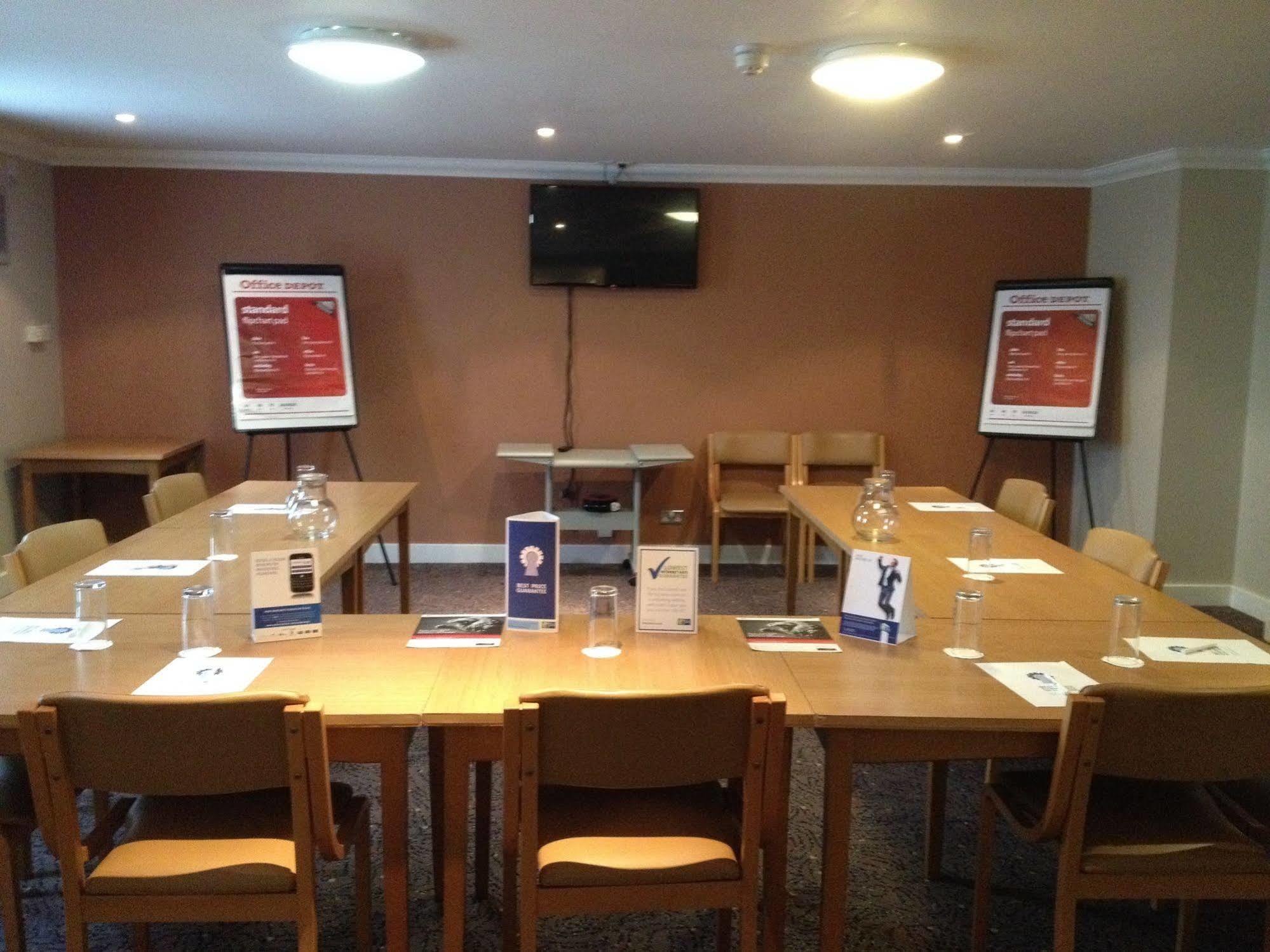 Holiday Inn Express Glenrothes By Ihg Eksteriør billede